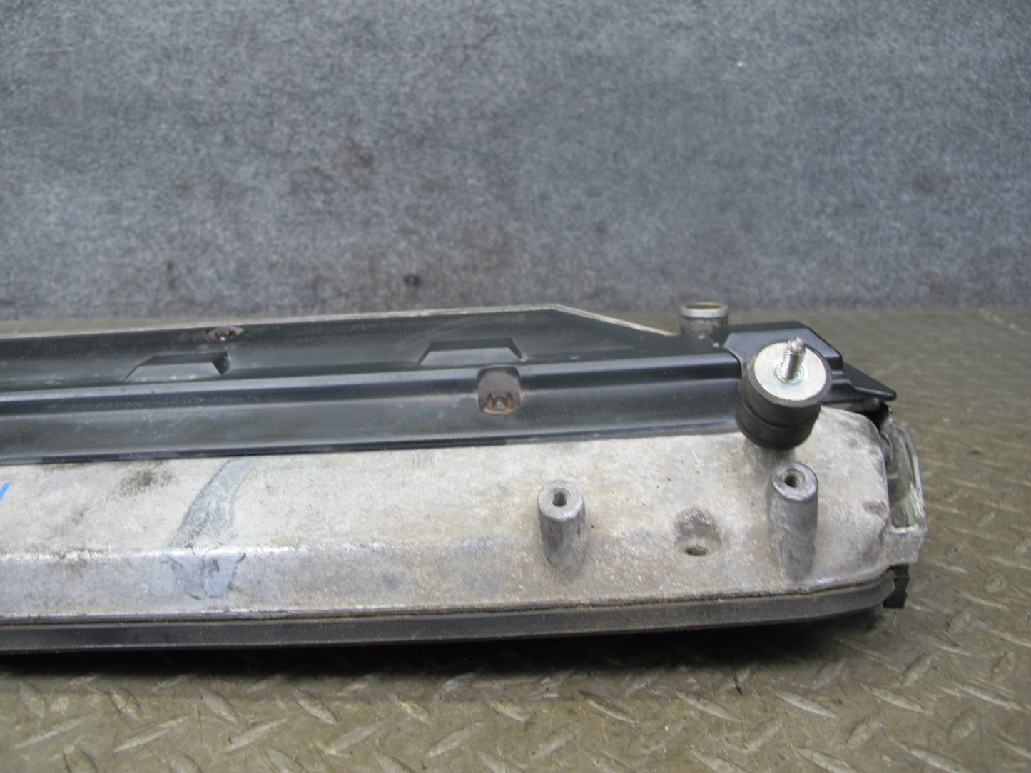 97-99 Mercedes W140 S500 Engine Right Cylinder Head Valve Cover OEM