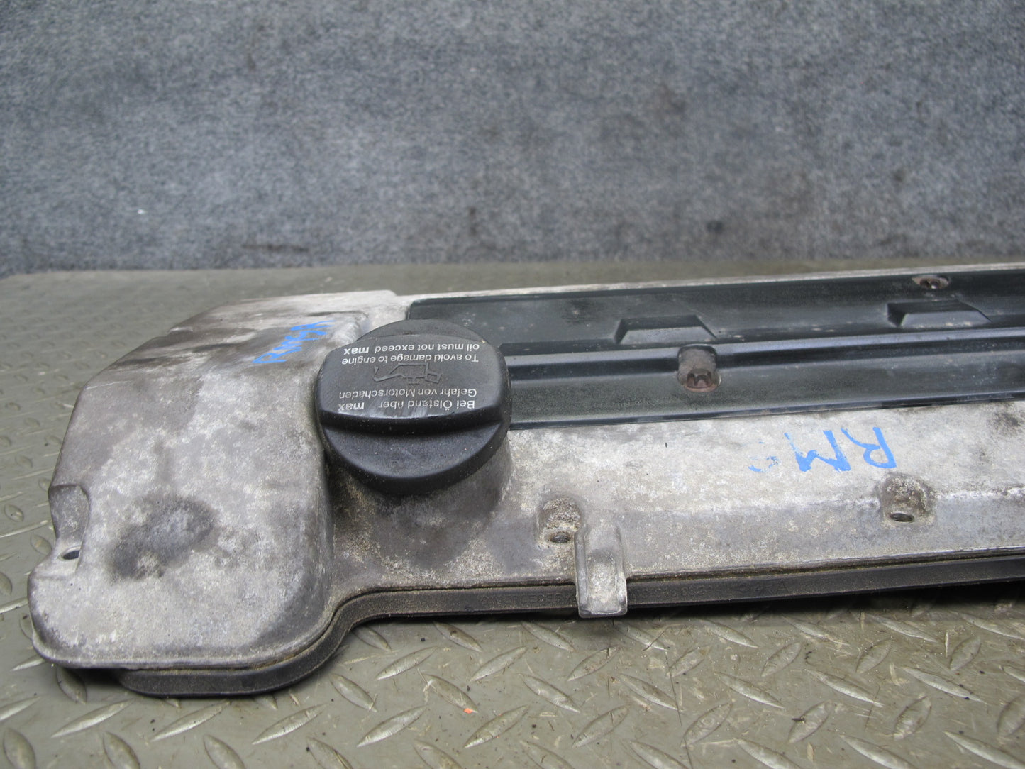 97-99 Mercedes W140 S500 Engine Right Cylinder Head Valve Cover OEM