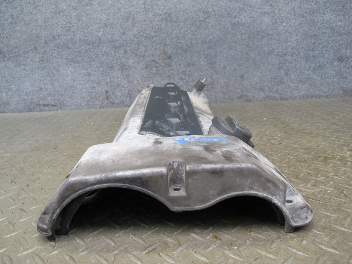 97-99 Mercedes W140 S500 Engine Right Cylinder Head Valve Cover OEM