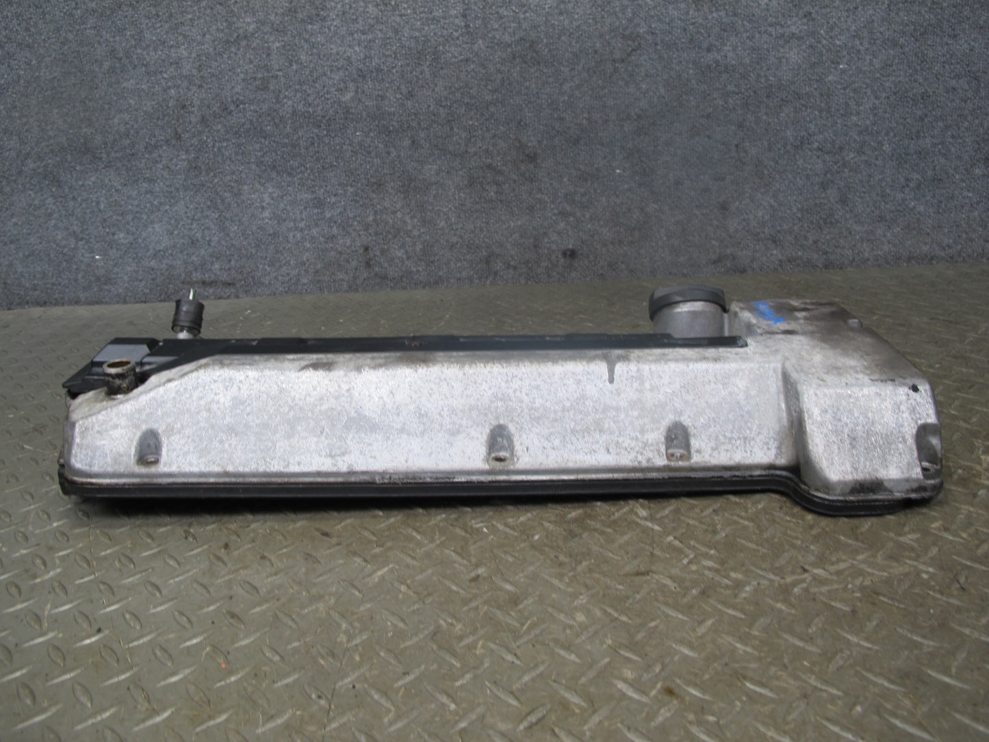 97-99 Mercedes W140 S500 Engine Right Cylinder Head Valve Cover OEM