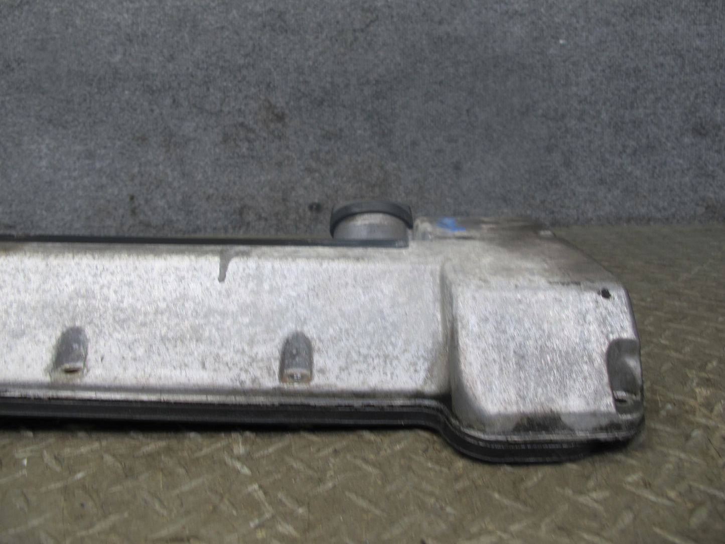 97-99 Mercedes W140 S500 Engine Right Cylinder Head Valve Cover OEM