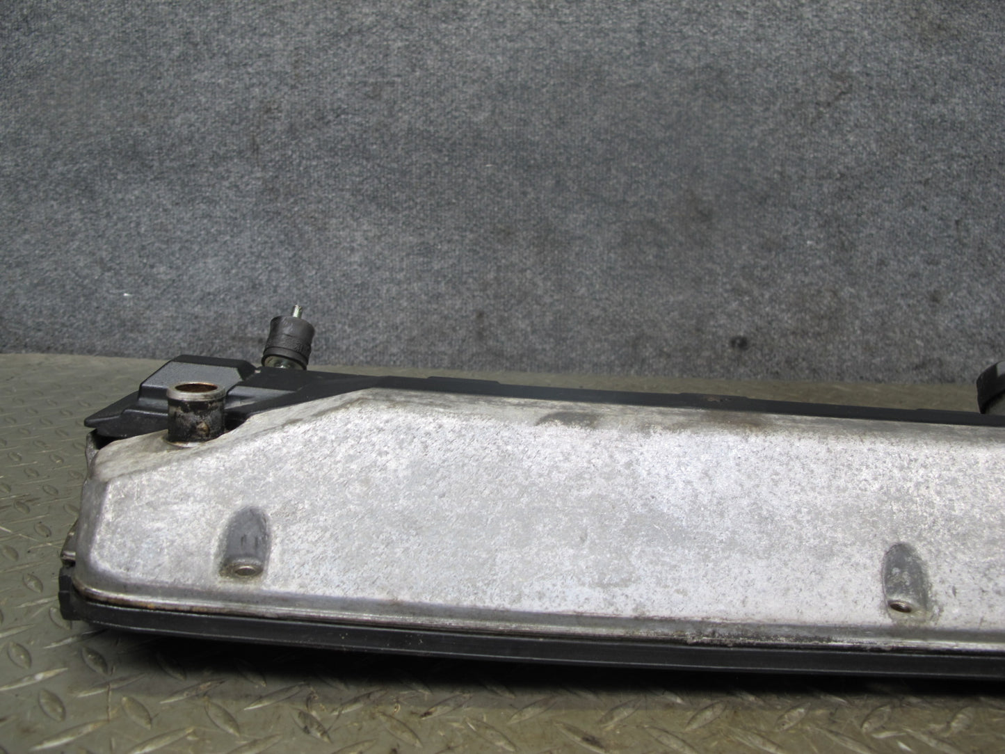 97-99 Mercedes W140 S500 Engine Right Cylinder Head Valve Cover OEM
