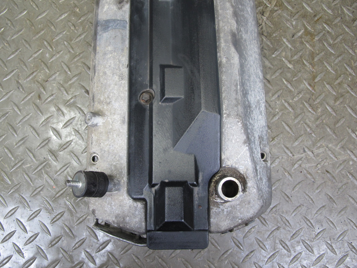 97-99 Mercedes W140 S500 Engine Right Cylinder Head Valve Cover OEM