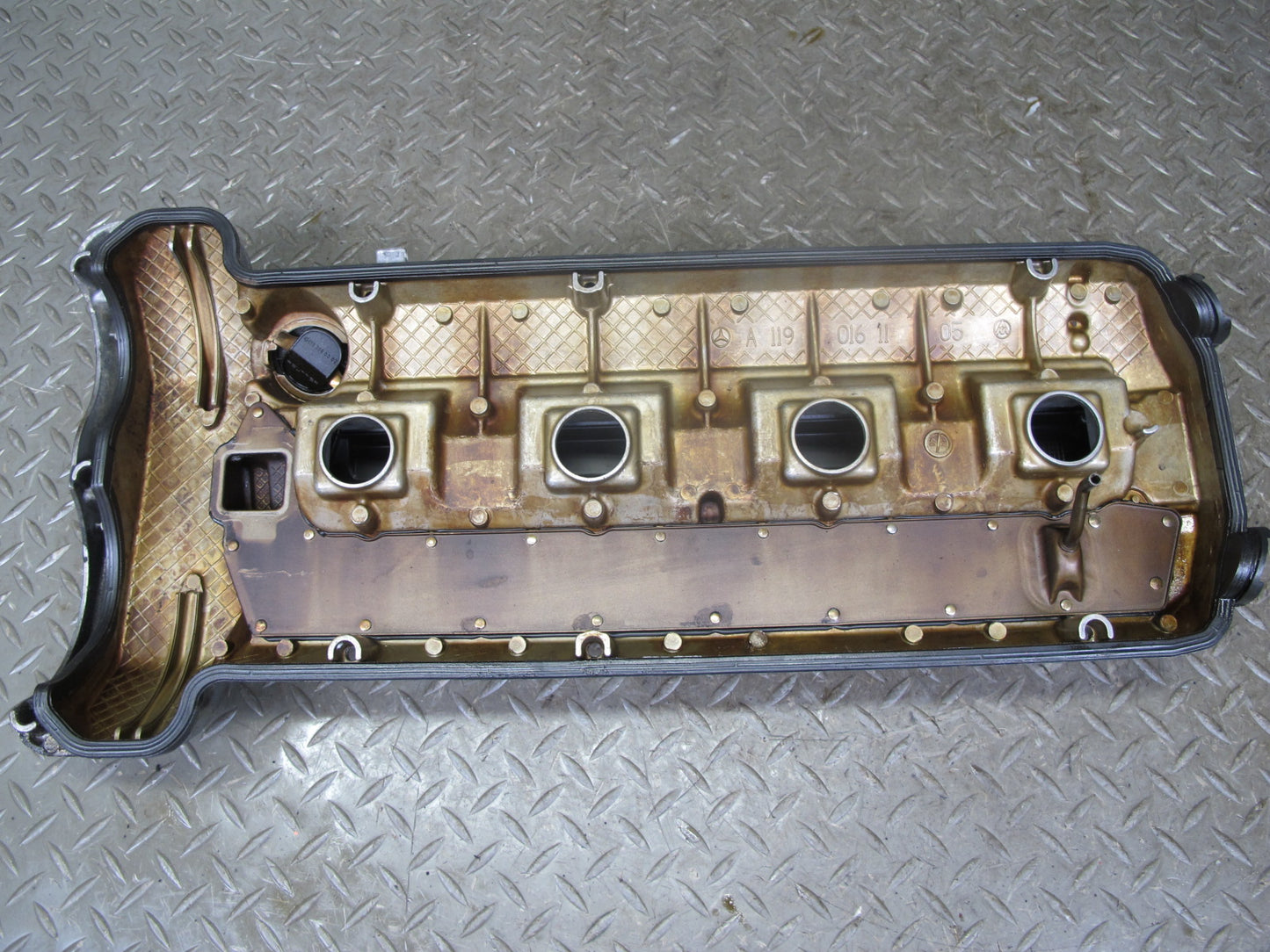 97-99 Mercedes W140 S500 Engine Right Cylinder Head Valve Cover OEM