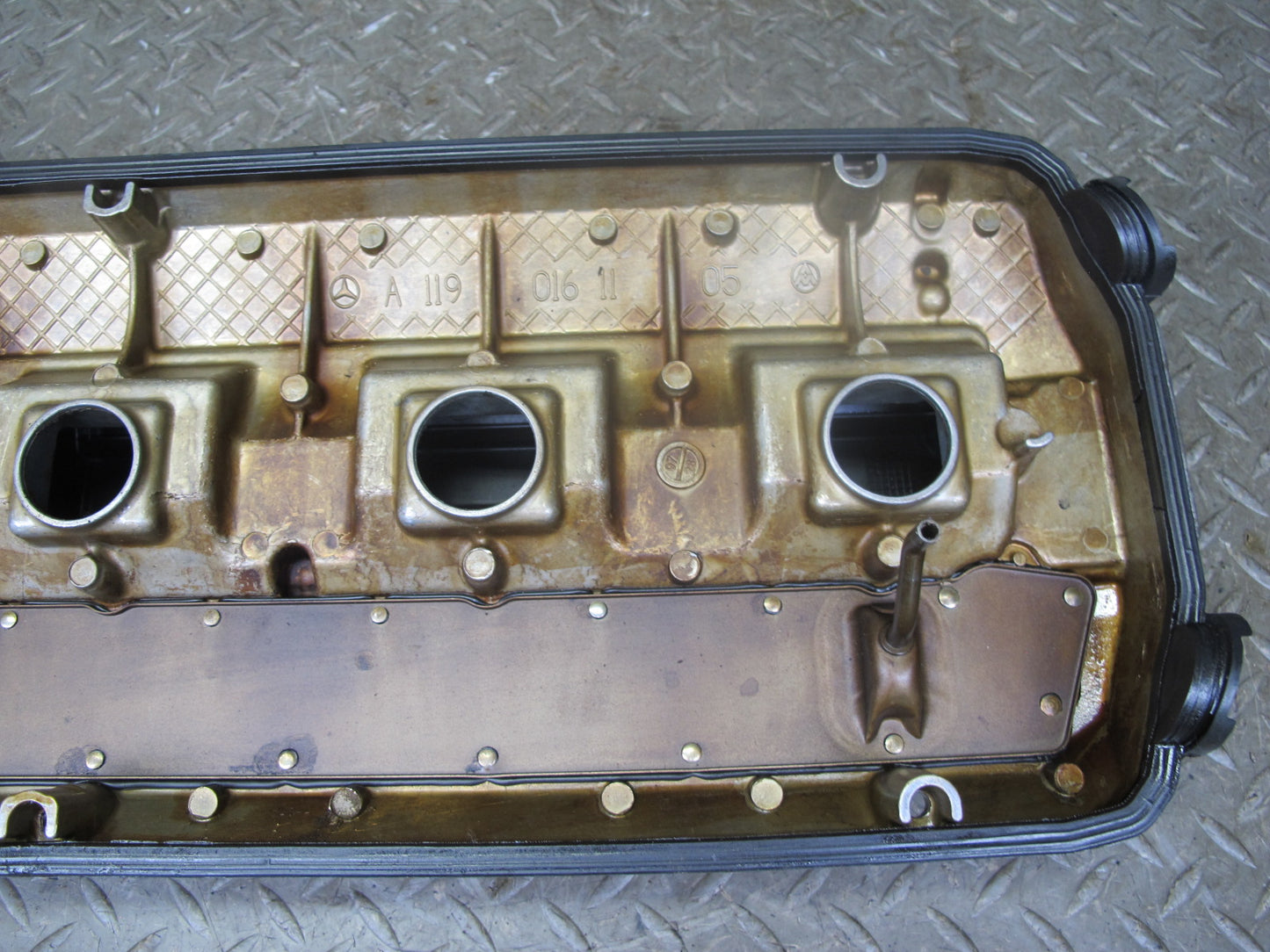97-99 Mercedes W140 S500 Engine Right Cylinder Head Valve Cover OEM