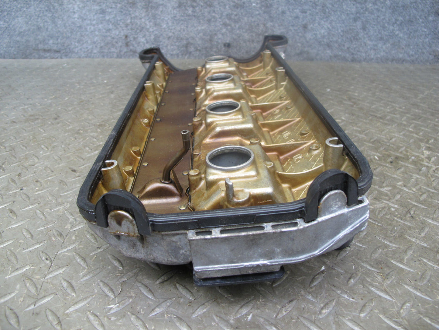 97-99 Mercedes W140 S500 Engine Right Cylinder Head Valve Cover OEM