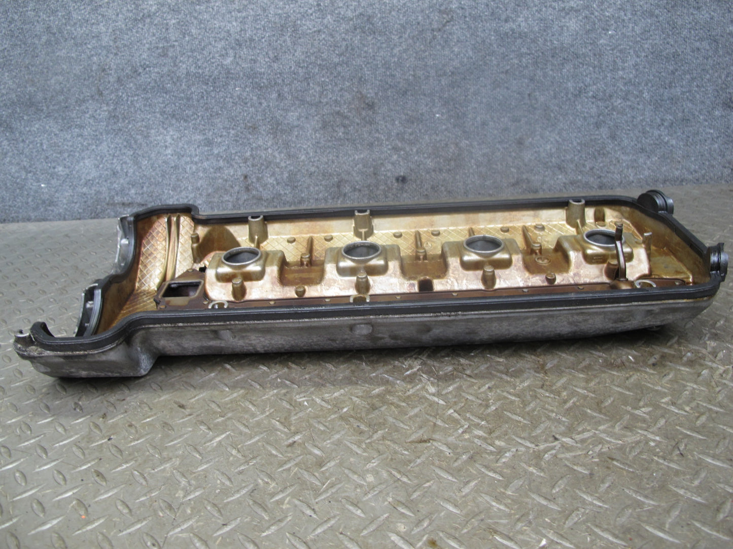 97-99 Mercedes W140 S500 Engine Right Cylinder Head Valve Cover OEM