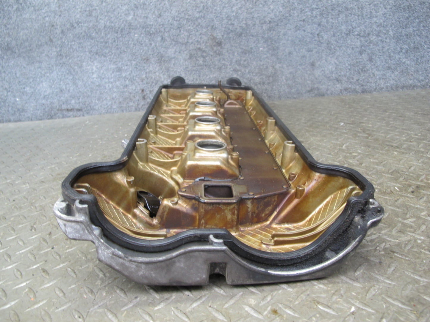 97-99 Mercedes W140 S500 Engine Right Cylinder Head Valve Cover OEM