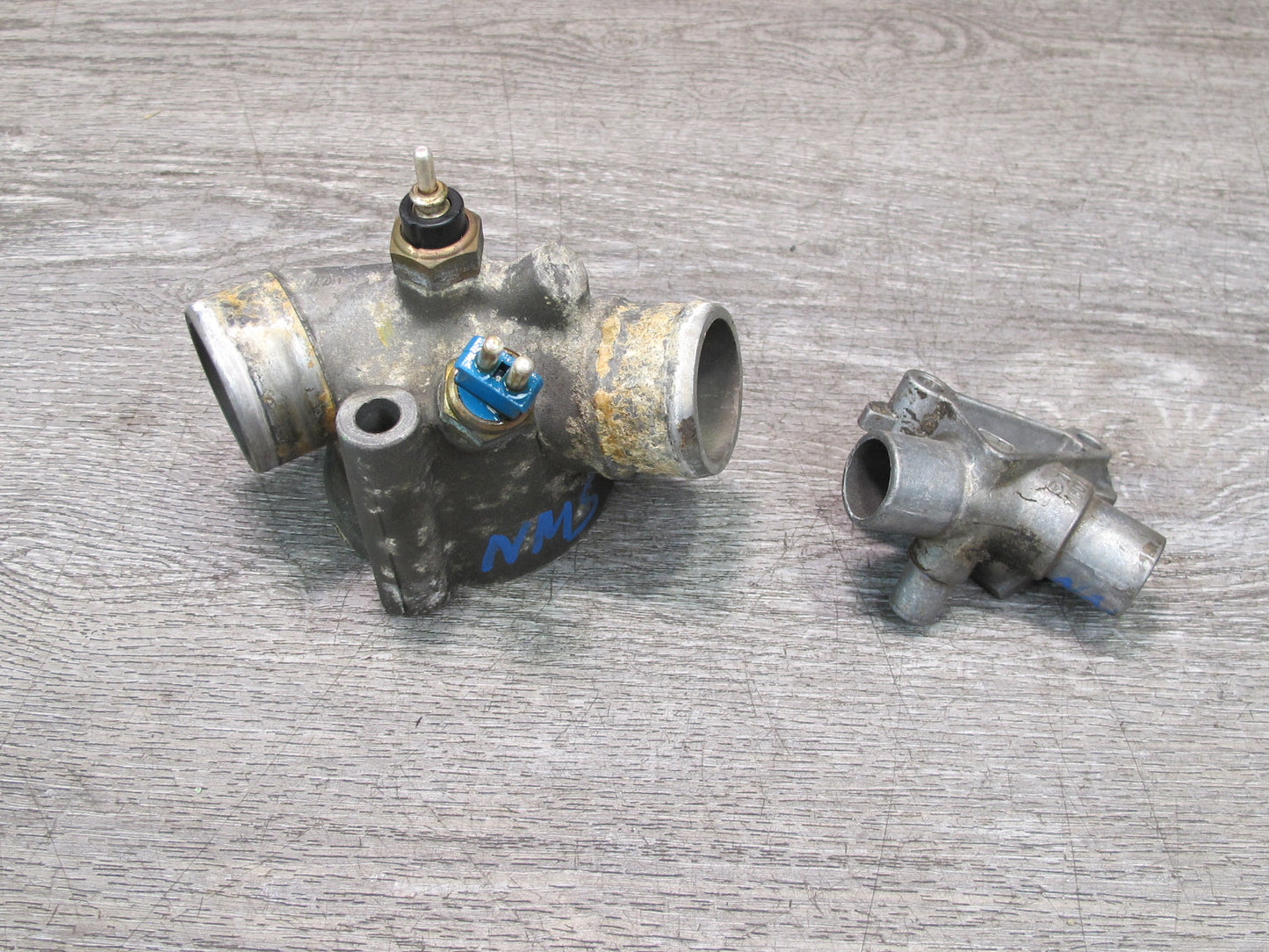 86-91 Mercedes W126 C126 560SEL 560SEC Thermostat Housing w Idle Air Valve OEM