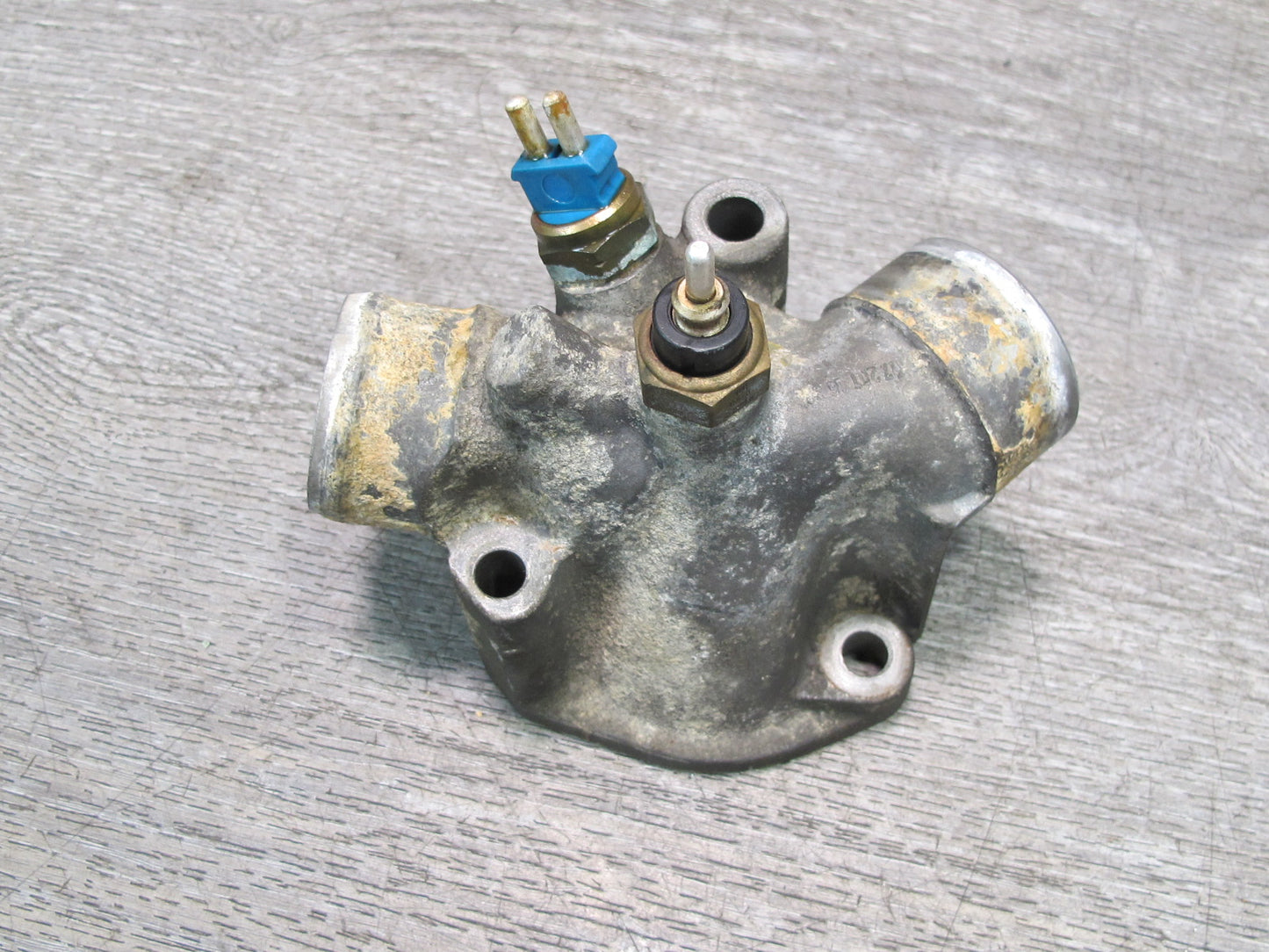 86-91 Mercedes W126 C126 560SEL 560SEC Thermostat Housing w Idle Air Valve OEM