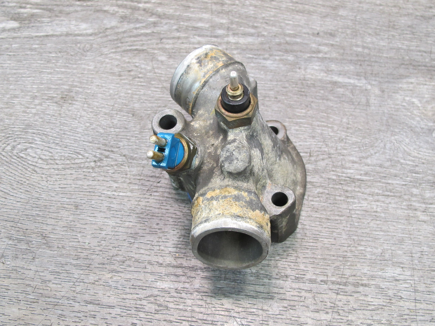 86-91 Mercedes W126 C126 560SEL 560SEC Thermostat Housing w Idle Air Valve OEM