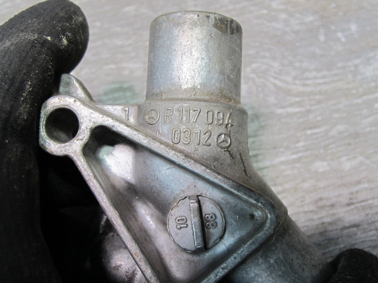 86-91 Mercedes W126 C126 560SEL 560SEC Thermostat Housing w Idle Air Valve OEM