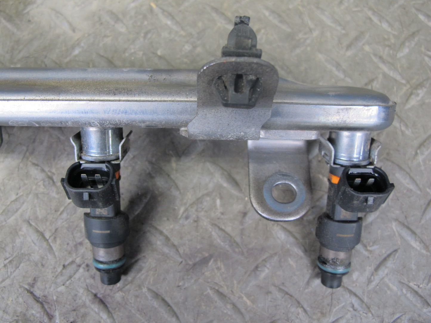 2014-2016 Infiniti QX60 2.5L Hybrid Fuel Rail Injector Set