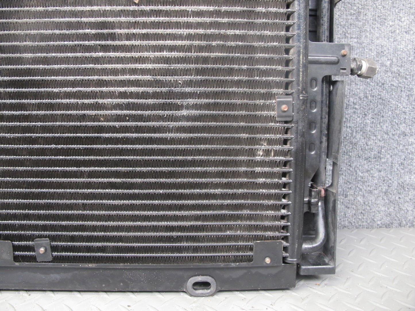 94-99 Mercedes W140 S500 A/C Air Condition Condenser w Fan & Shroud OEM