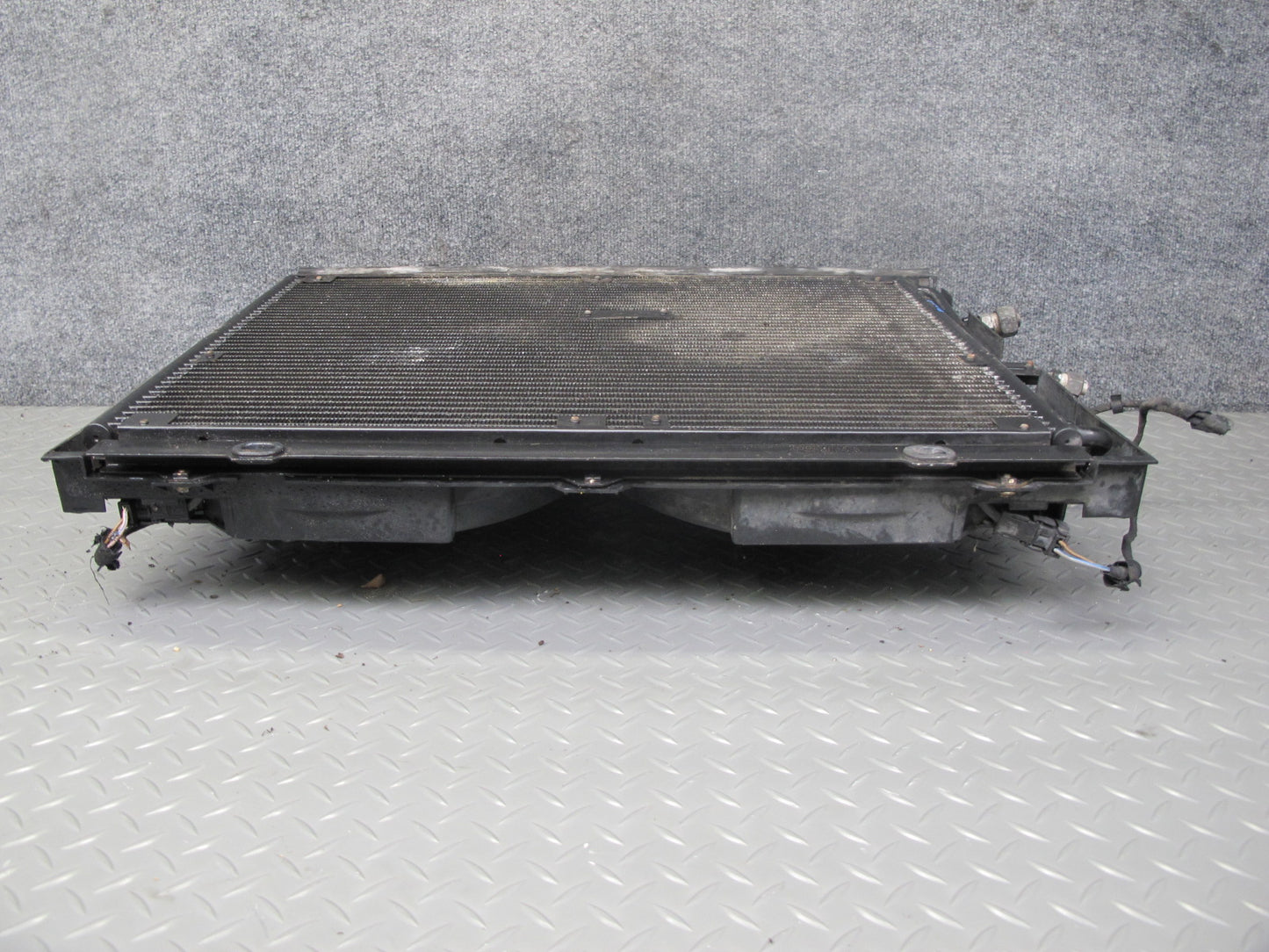 94-99 Mercedes W140 S500 A/C Air Condition Condenser w Fan & Shroud OEM