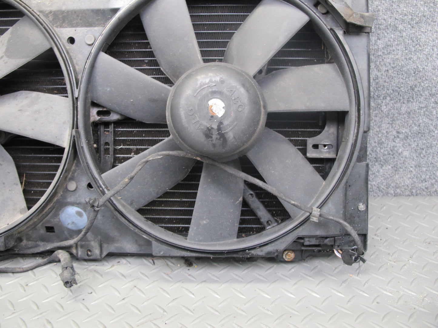 94-99 Mercedes W140 S500 A/C Air Condition Condenser w Fan & Shroud OEM