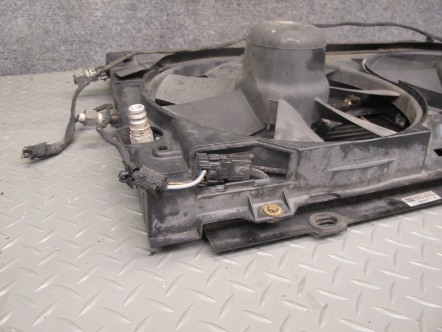 94-99 Mercedes W140 S500 A/C Air Condition Condenser w Fan & Shroud OEM