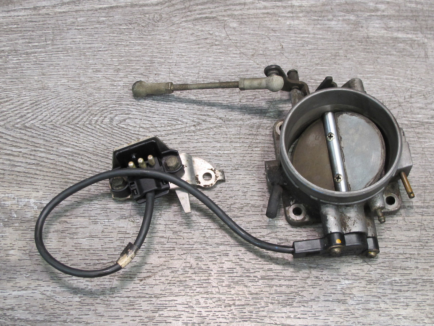 86-91 Mercedes W126 Engine Throttle Body Assembly 0011407753 OEM