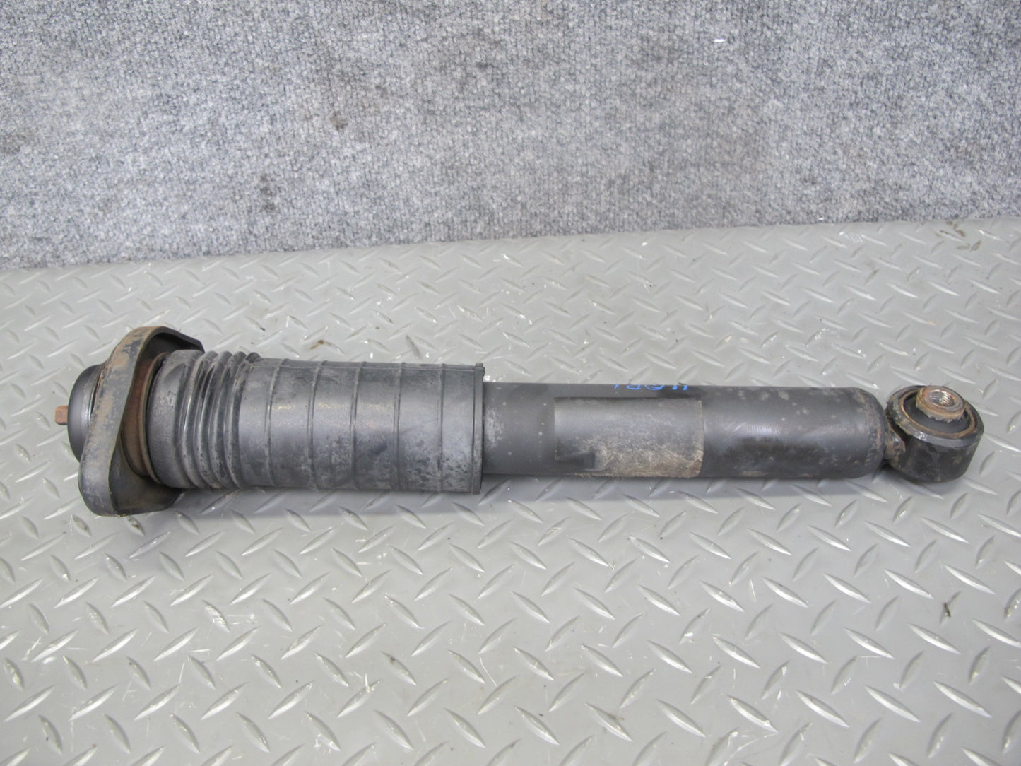 14-17 Infiniti QX60 2.5L Hybrid FWD Rear Left & Right Shock Strut Absorber Set