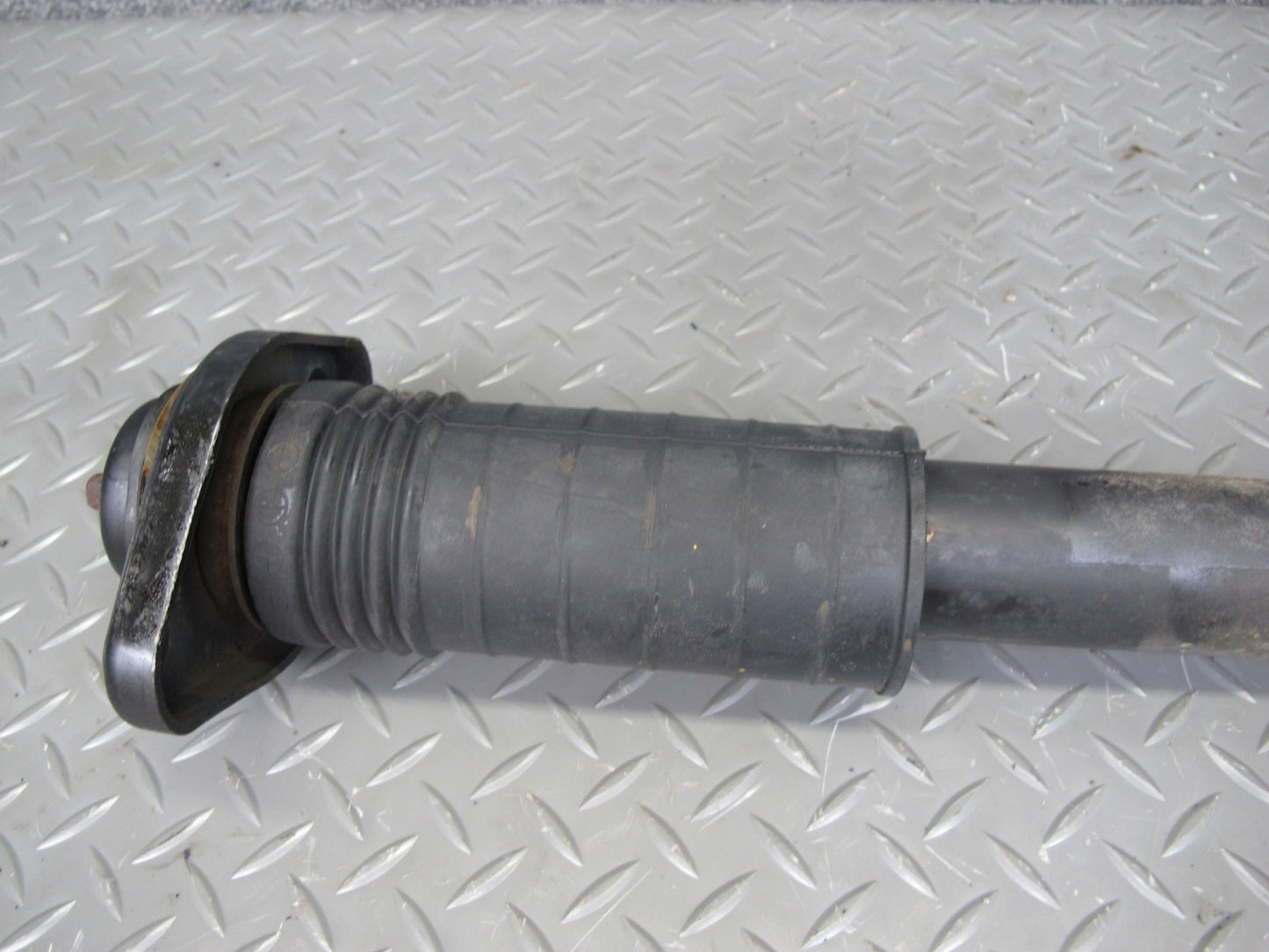 14-17 Infiniti QX60 2.5L Hybrid FWD Rear Left & Right Shock Strut Absorber Set