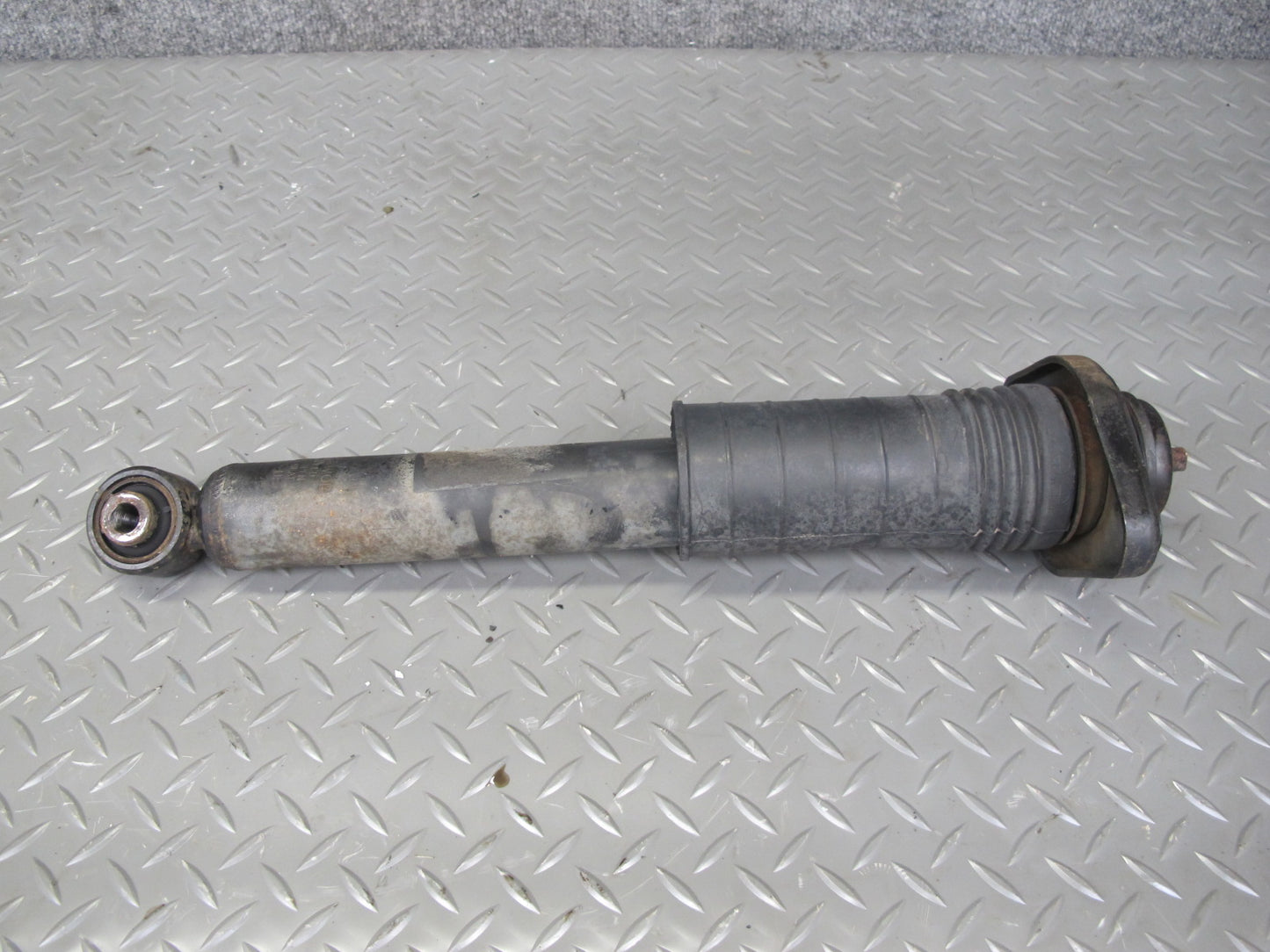 14-17 Infiniti QX60 2.5L Hybrid FWD Rear Left & Right Shock Strut Absorber Set