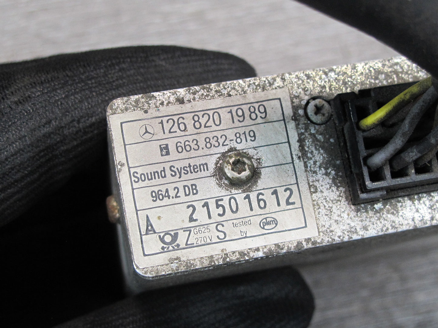 86-91 Mercedes W126 C126 Coupe Radio Amplifier Module 1268201989 OEM