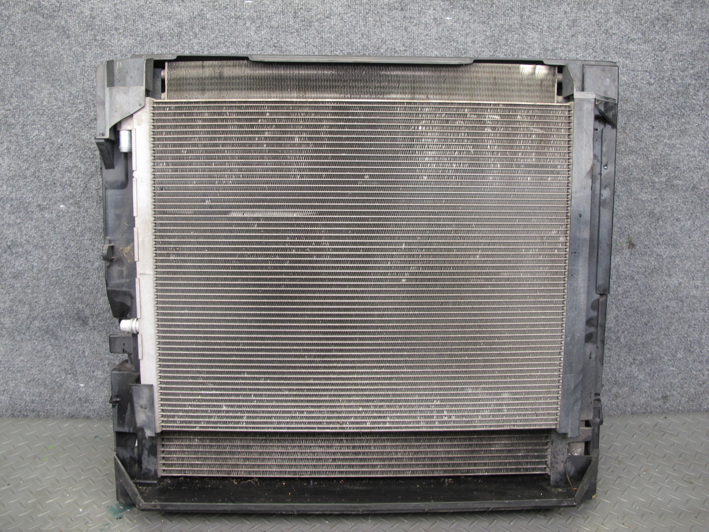 08-14 BMW E71 E72 X6 E70 X5 N63 Engine Cooling Radiator Condenser w Fan Shroud