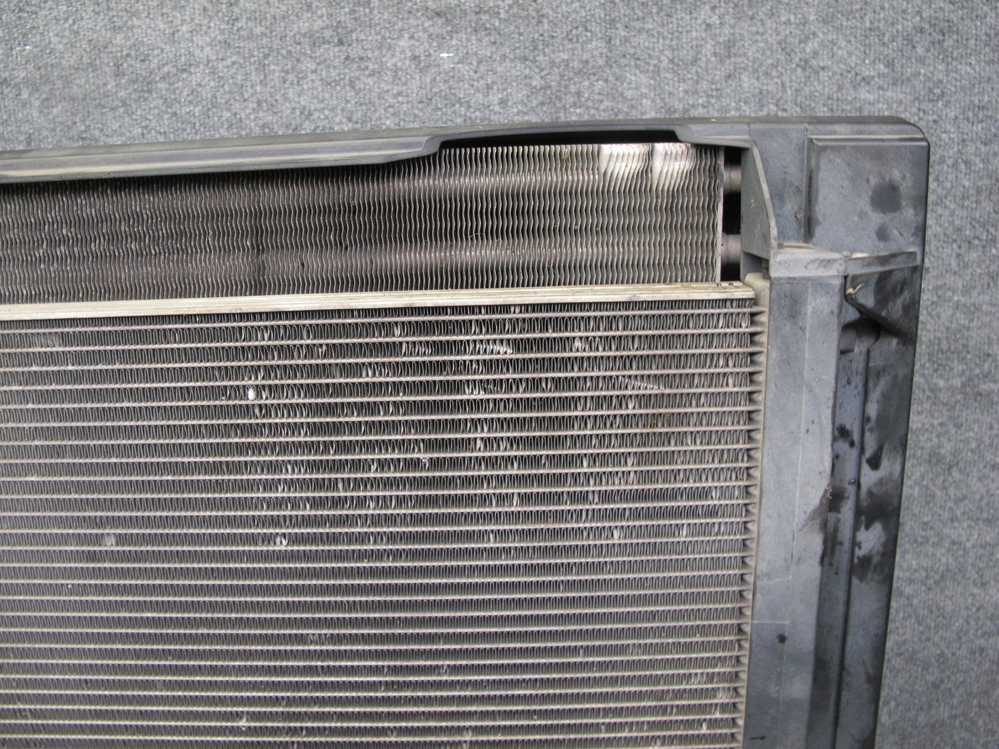 08-14 BMW E71 E72 X6 E70 X5 N63 Engine Cooling Radiator Condenser w Fan Shroud