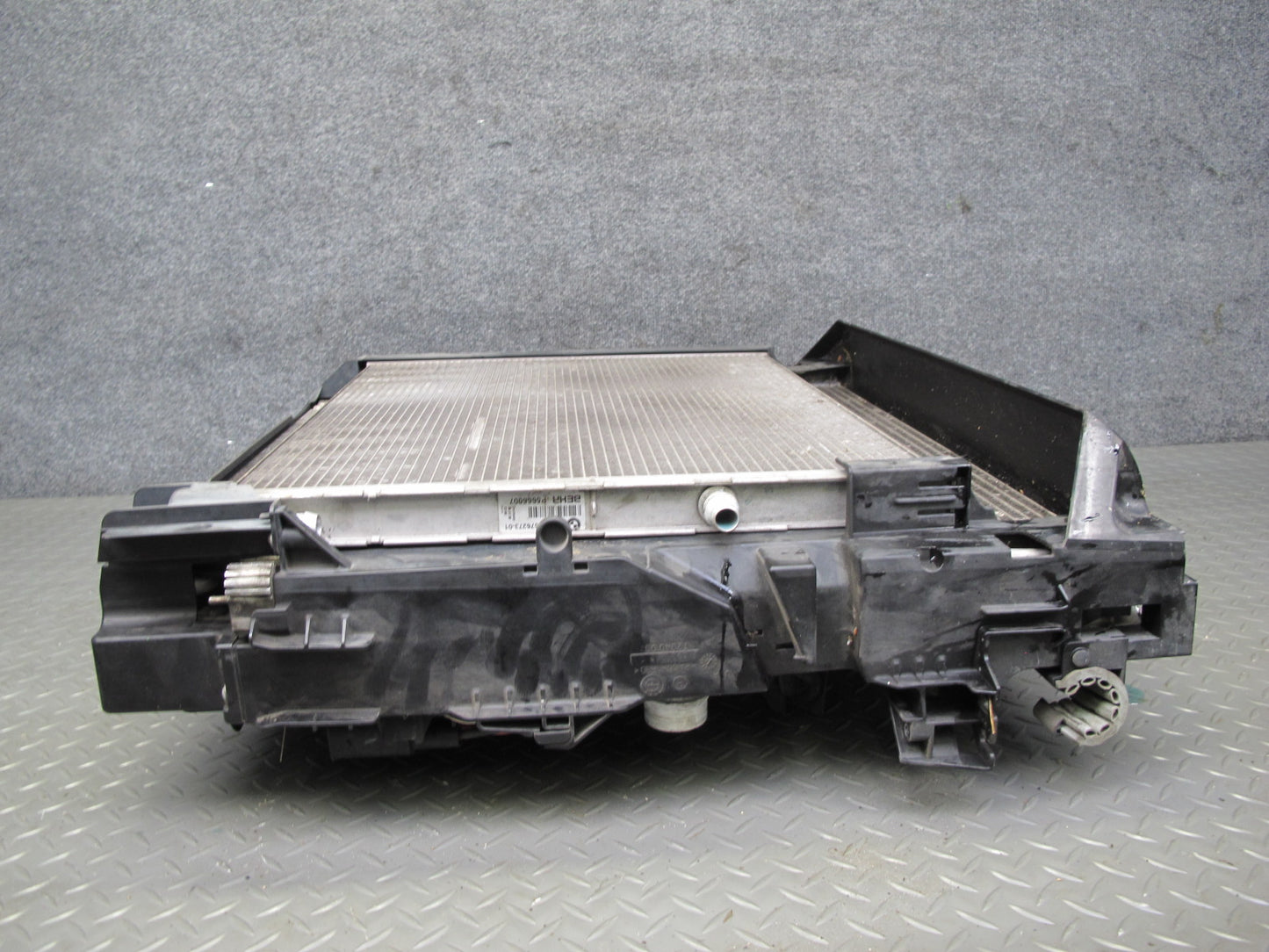 08-14 BMW E71 E72 X6 E70 X5 N63 Engine Cooling Radiator Condenser w Fan Shroud