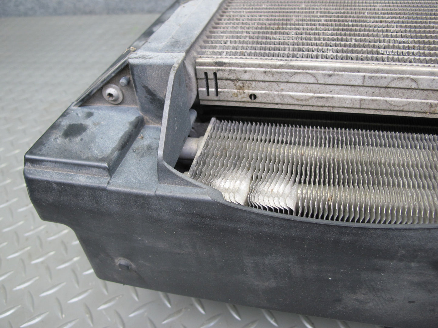08-14 BMW E71 E72 X6 E70 X5 N63 Engine Cooling Radiator Condenser w Fan Shroud