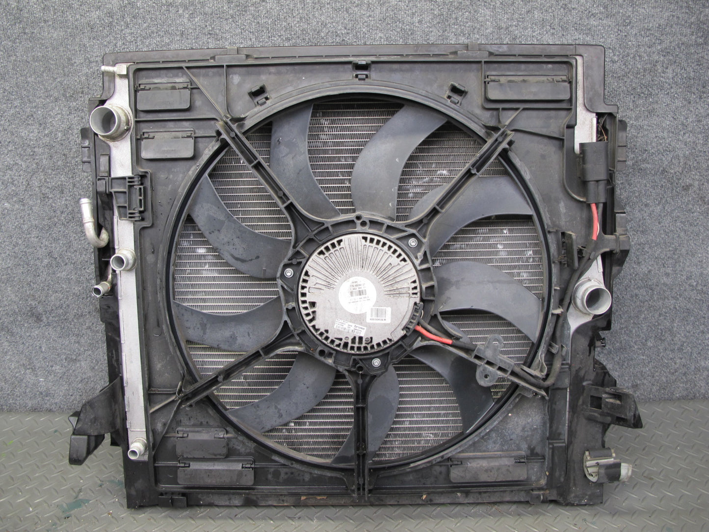 08-14 BMW E71 E72 X6 E70 X5 N63 Engine Cooling Radiator Condenser w Fan Shroud
