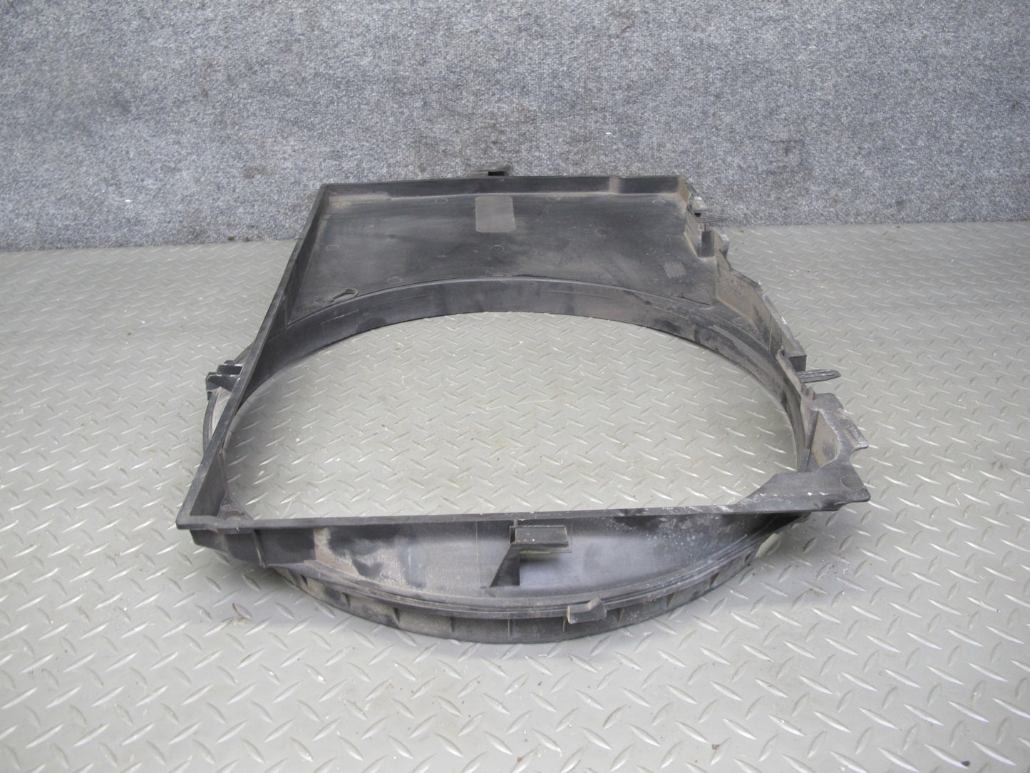 94-99 Mercedes W140 S500 Engine Cooling Radiator Fan Shroud 1405000255 OEM