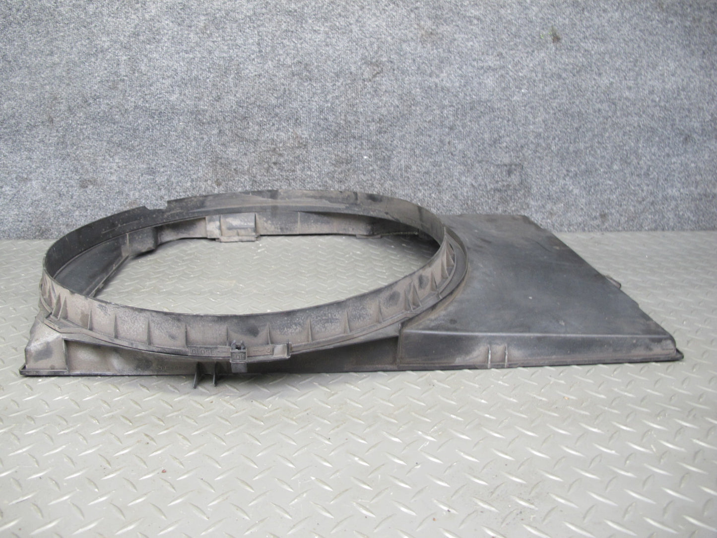 94-99 Mercedes W140 S500 Engine Cooling Radiator Fan Shroud 1405000255 OEM
