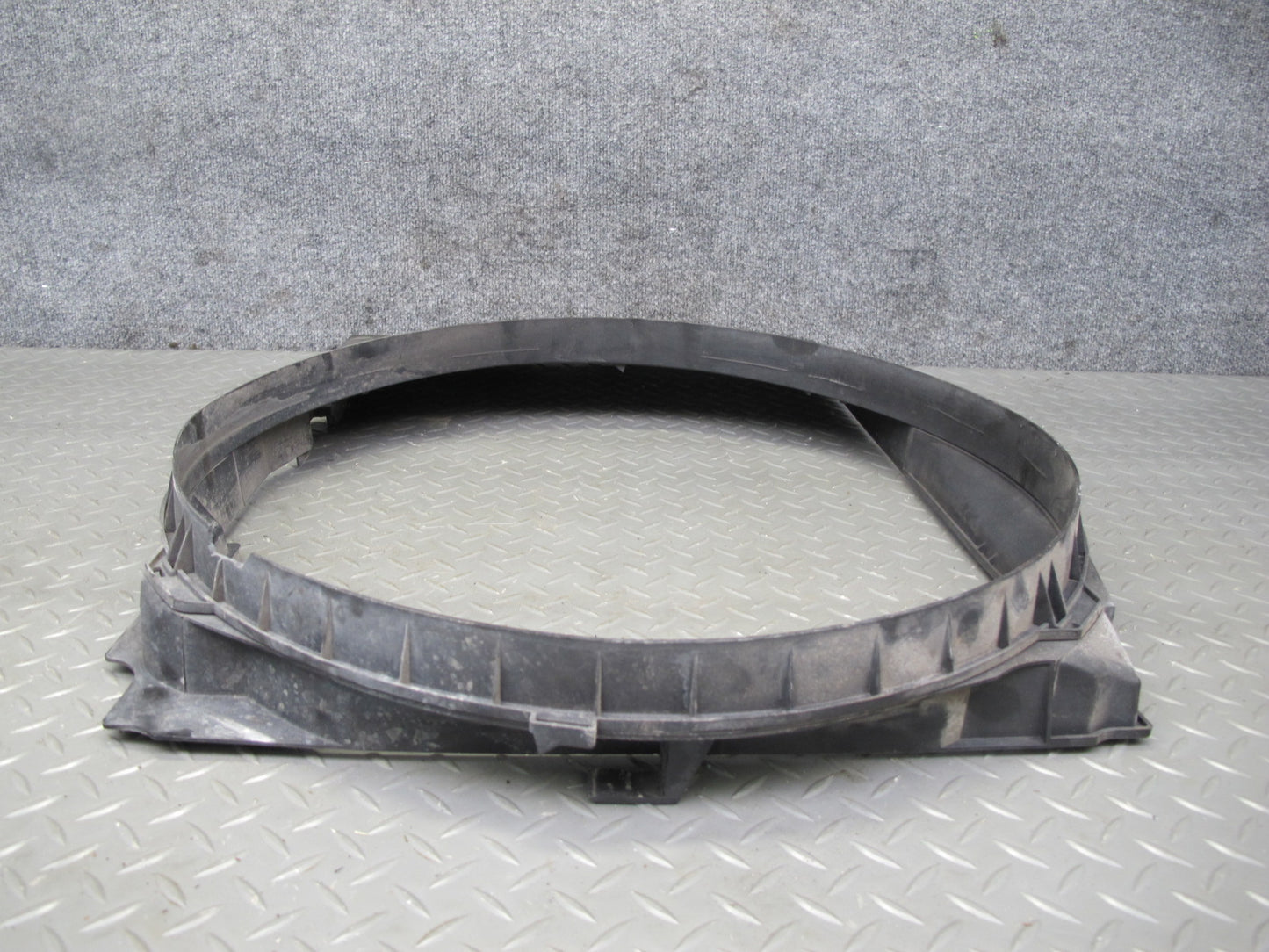 94-99 Mercedes W140 S500 Engine Cooling Radiator Fan Shroud 1405000255 OEM