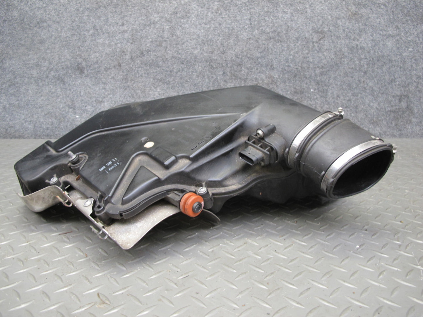2010-2014 BMW X6 E71 E72 4.4L N63 Left Side Air Filter Intake Cleaner Box Assy