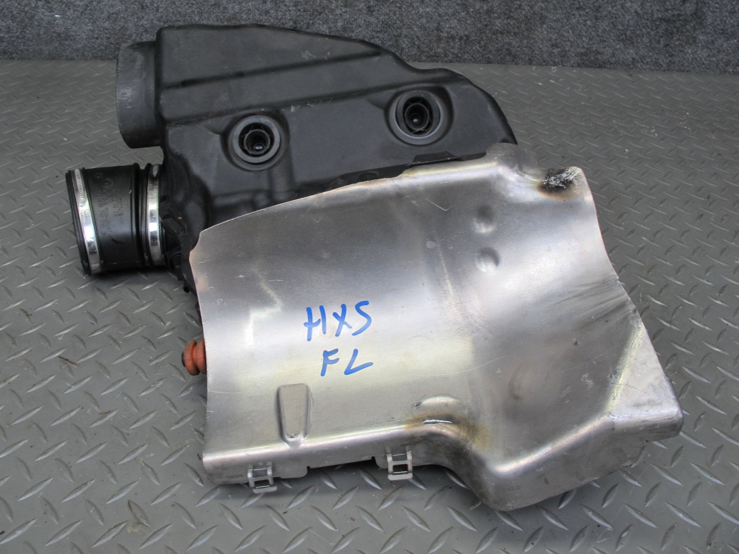 2010-2014 BMW X6 E71 E72 4.4L N63 Left Side Air Filter Intake Cleaner Box Assy
