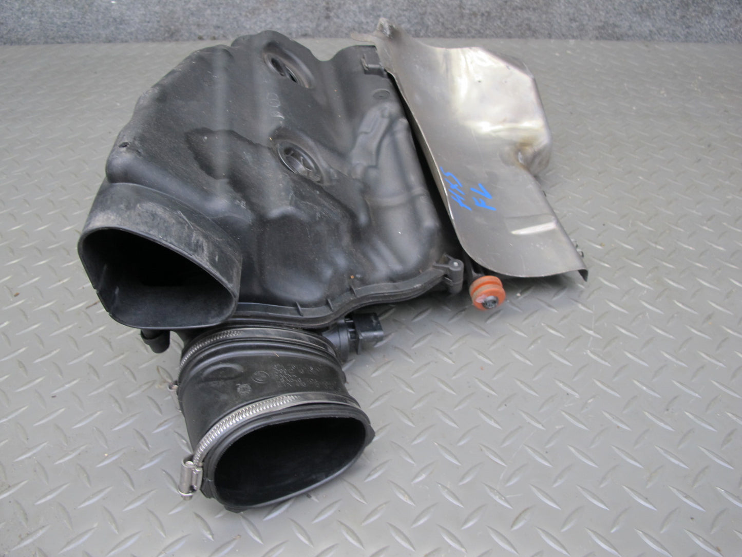 2010-2014 BMW X6 E71 E72 4.4L N63 Left Side Air Filter Intake Cleaner Box Assy