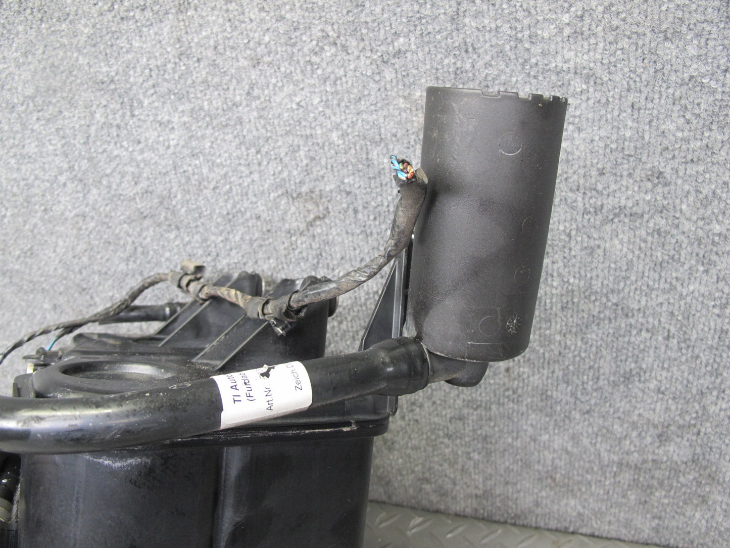 2010-2011 BMW E72 X6 Hybrid Fuel Evap Vapor Charcoal Canister 7217031