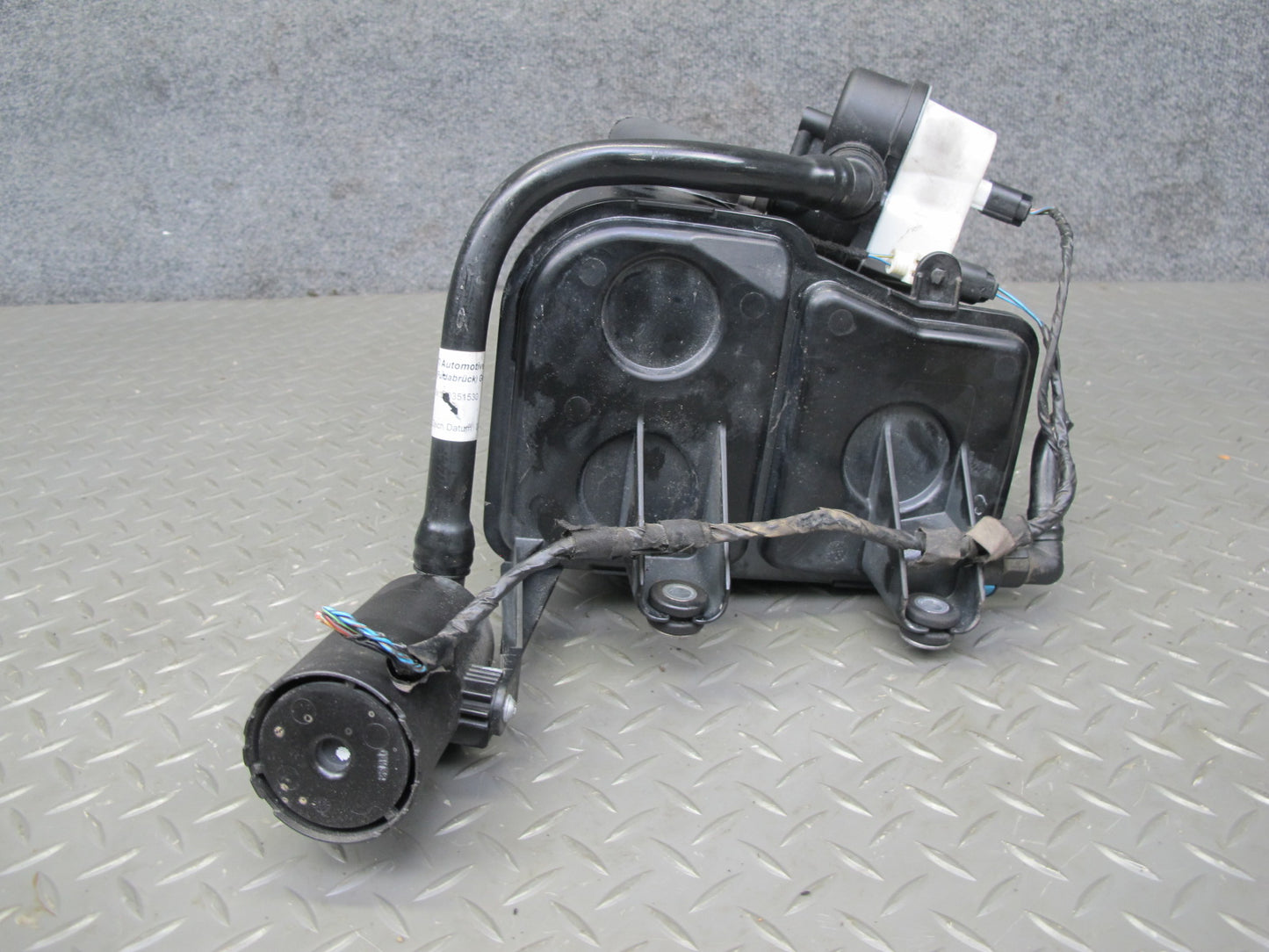2010-2011 BMW E72 X6 Hybrid Fuel Evap Vapor Charcoal Canister 7217031