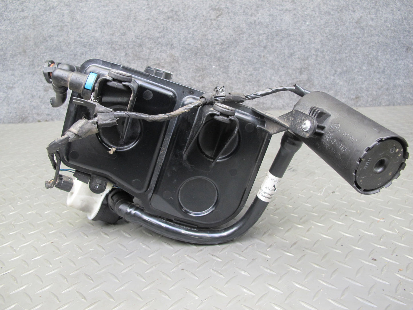 2010-2011 BMW E72 X6 Hybrid Fuel Evap Vapor Charcoal Canister 7217031