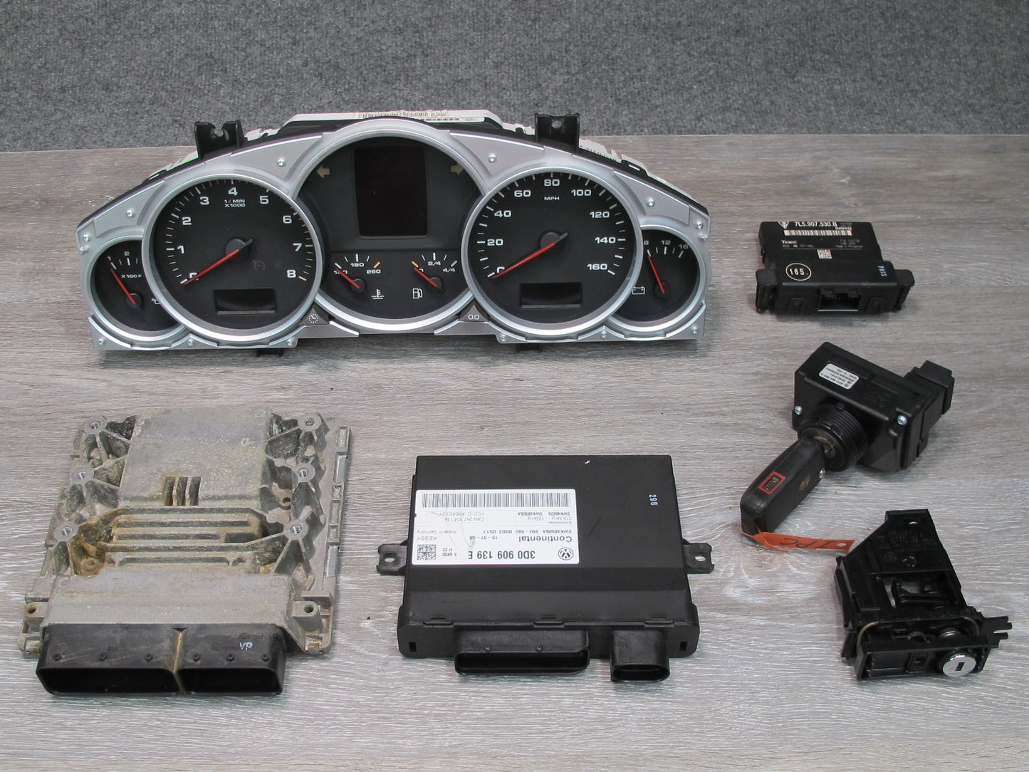 09-10 Porsche Cayenne 957 GTS Speedometer ECU Kessy Ignition Module W/ KEY Set