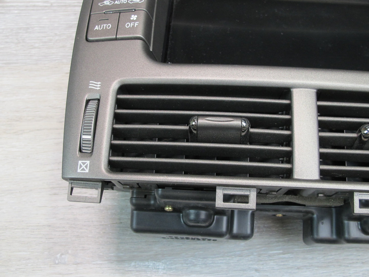 01-03 Lexus UCF30L LS430 Navigation Information Display Screen Head Unit Damaged