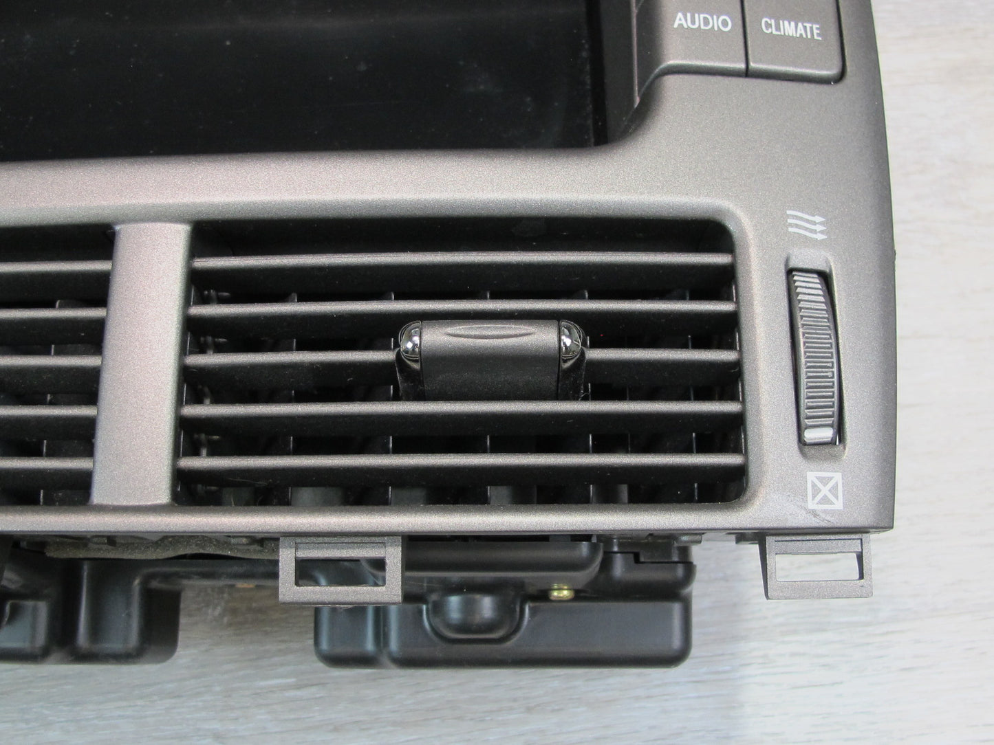 01-03 Lexus UCF30L LS430 Navigation Information Display Screen Head Unit Damaged