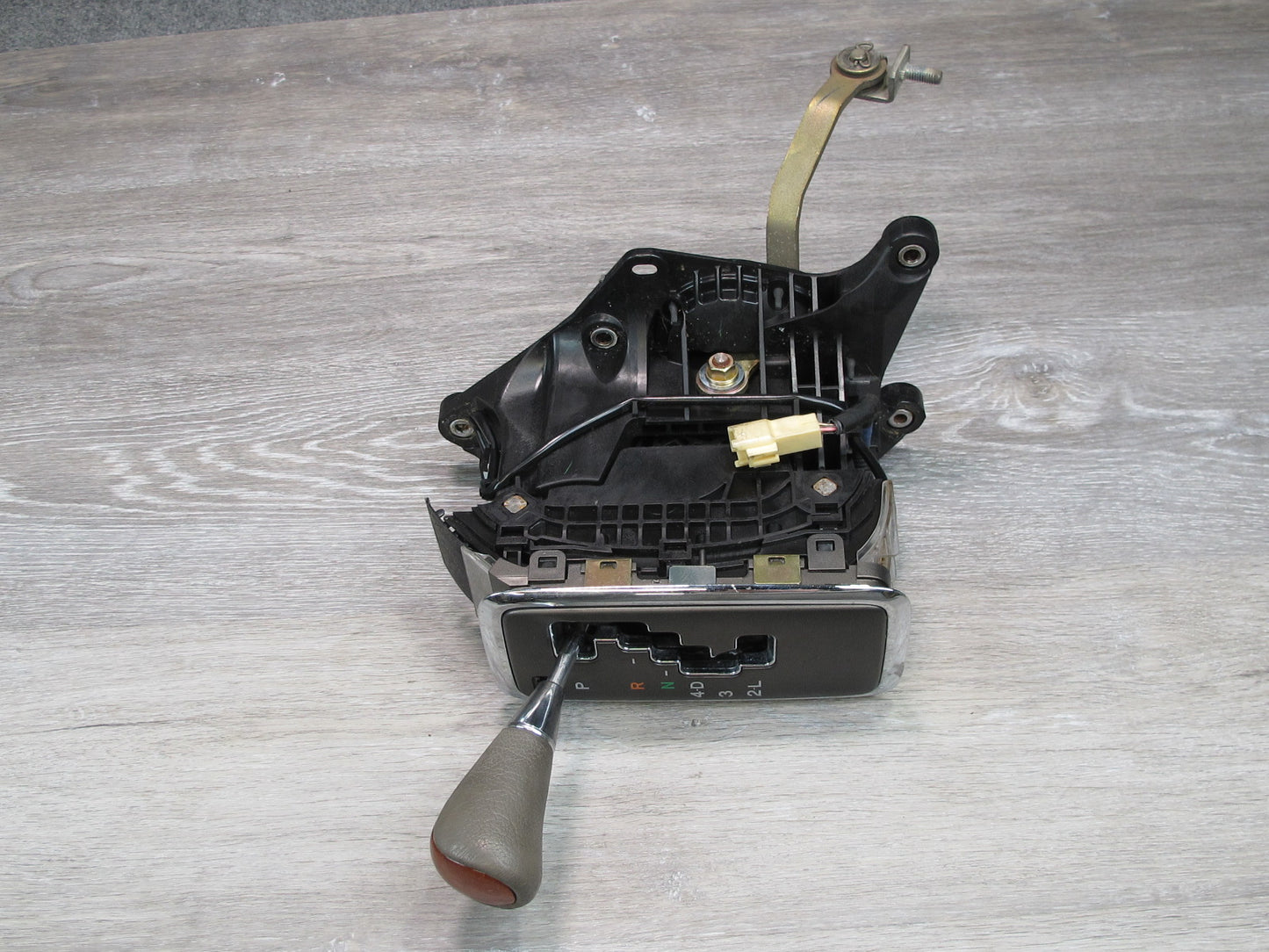 01-03 Lexus UCF30L LS430 A/T Automatic Transmission Shifter Assembly OEM