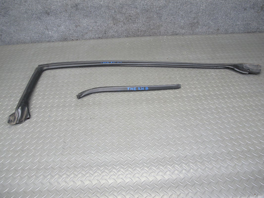 91-95 Toyota SW21L MR2 Set of 2 Right Door Weatherstrip Rubber Seal OEM
