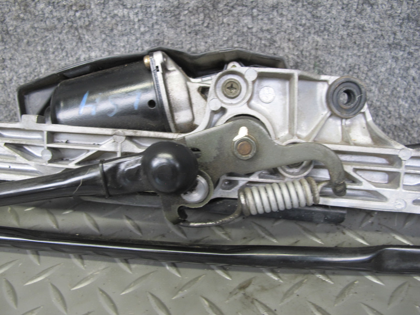 95-00 Lexus UCF20L LS400 Windshield Wiper Transmission Linkage w Motor OEM