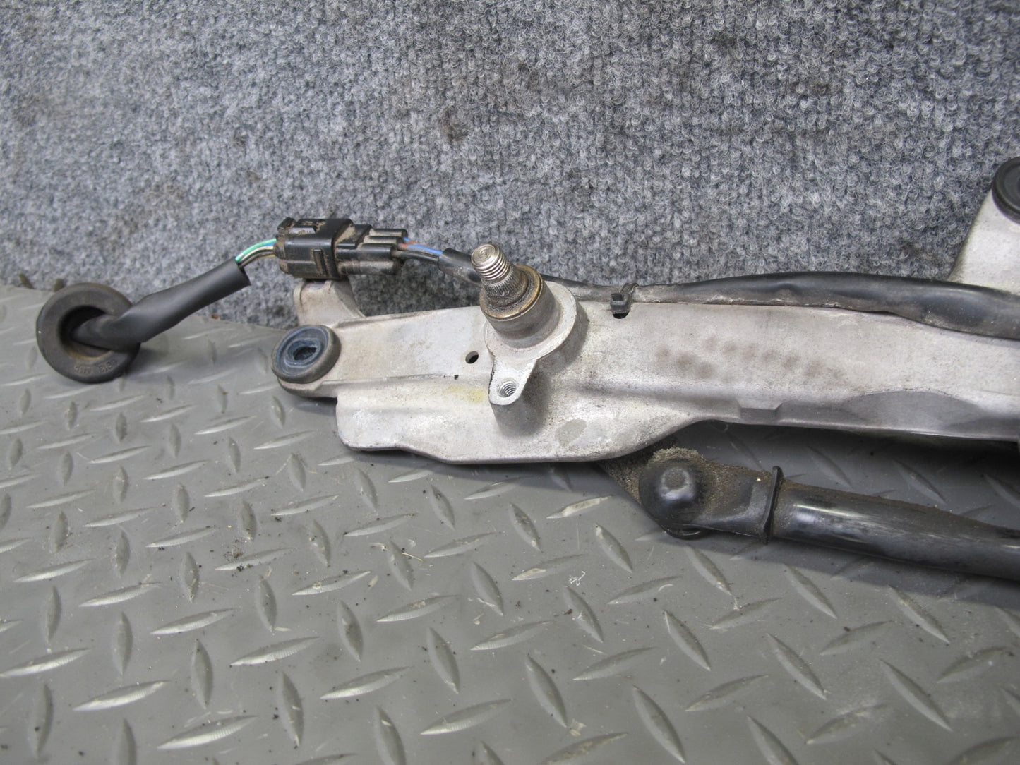 95-00 Lexus UCF20L LS400 Windshield Wiper Transmission Linkage w Motor OEM
