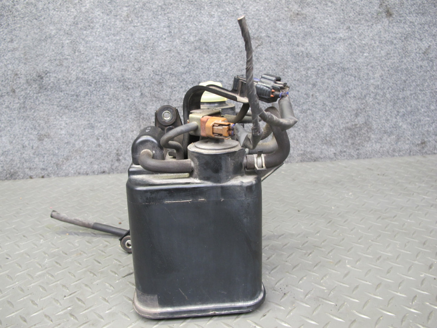 98-00 Lexus UCF20L LS400 Fuel Evap Vapor Charcoal Canister 77740-50071 OEM