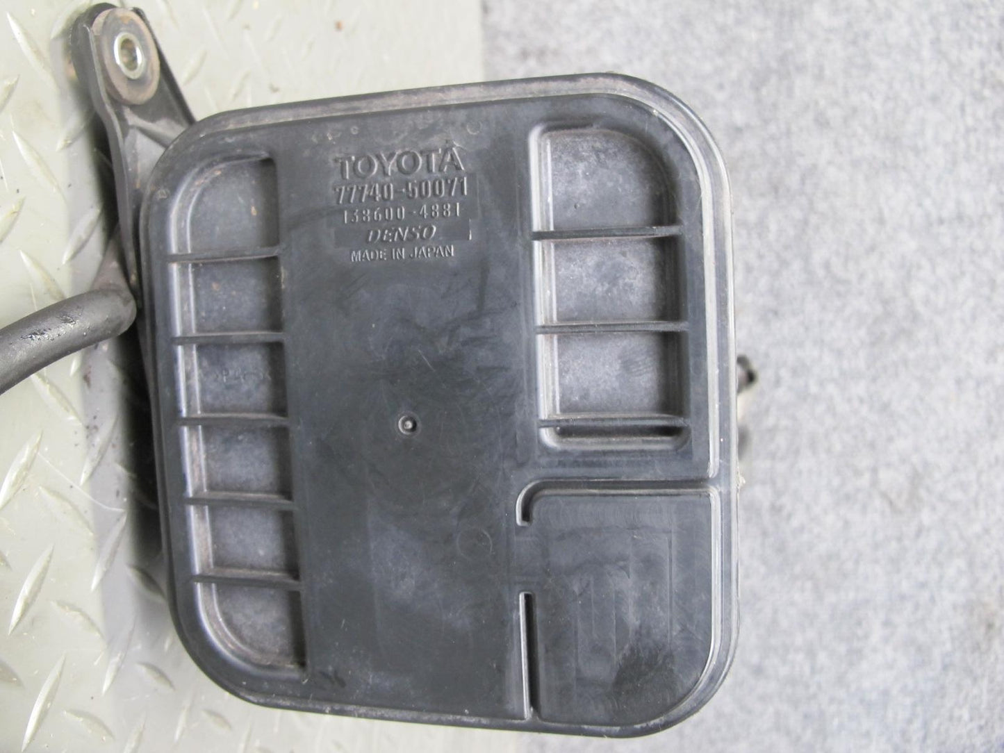 98-00 Lexus UCF20L LS400 Fuel Evap Vapor Charcoal Canister 77740-50071 OEM