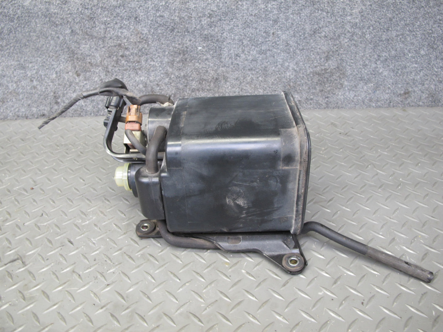 98-00 Lexus UCF20L LS400 Fuel Evap Vapor Charcoal Canister 77740-50071 OEM